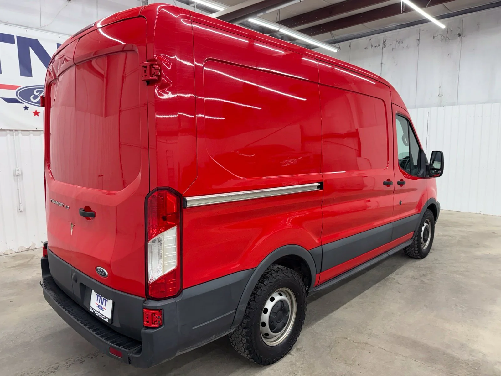 Used 2016 Red Ford Base image 8