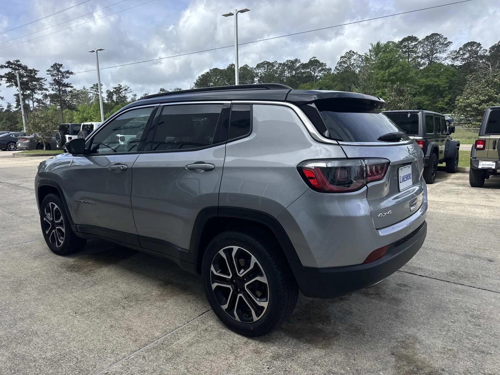 Used 2023 Silver Jeep Limited 4x4 image 5