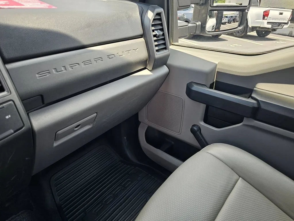 Used 2017 Oxford White Ford XL image 21