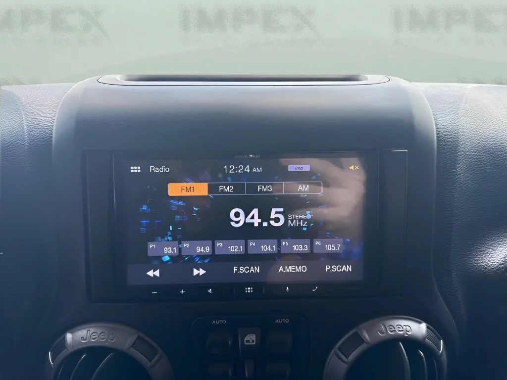 Used 2017  Jeep Sport image 15