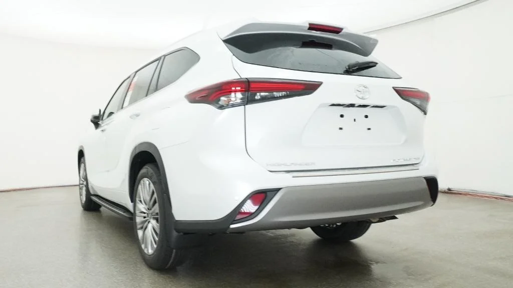 New 2026 Wind Chill Pearl Toyota Platinum image 22