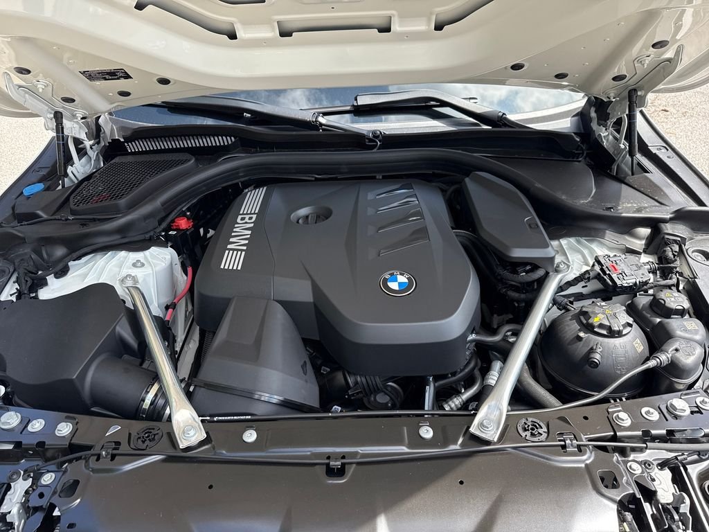 Used 2027 White BMW 530i xDrive image 30