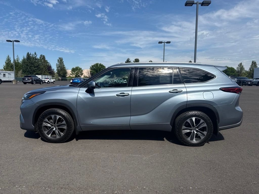 Used 2021 Moon Dust Toyota XLE image 4