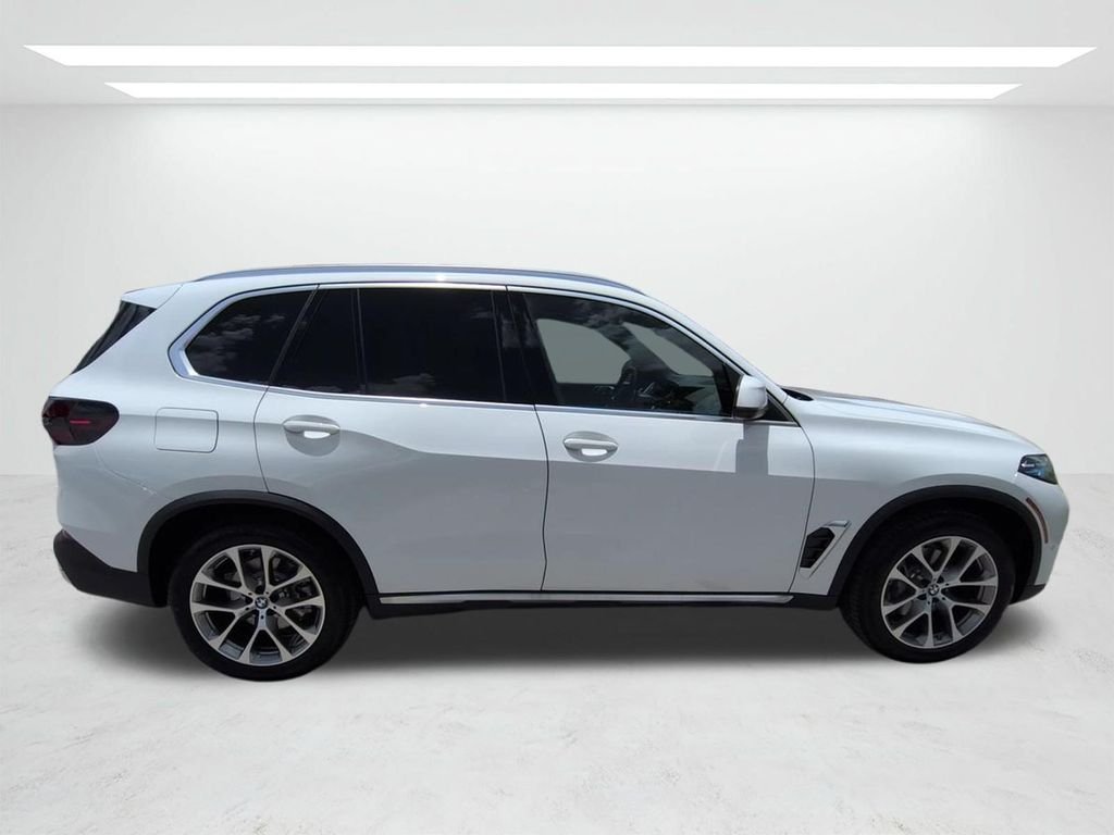 New 2026 Alpine White BMW xDrive40i image 3