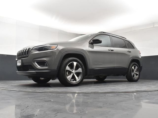 Used 2022 Gray Jeep Limited image 21
