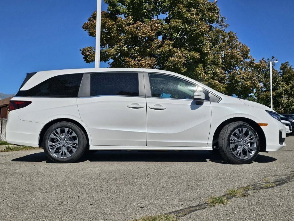 New 2026 Platinum White Pearl Honda Touring image 11