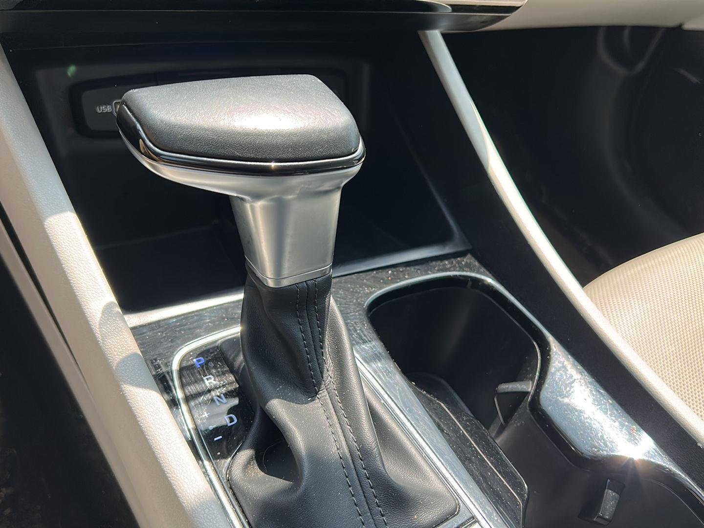 Used 2022 Shimmering Silver Hyundai SEL image 15