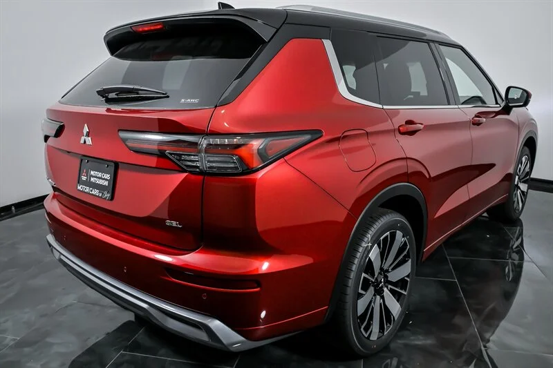 2025 Mitsubishi Outlander SE - Photo 8