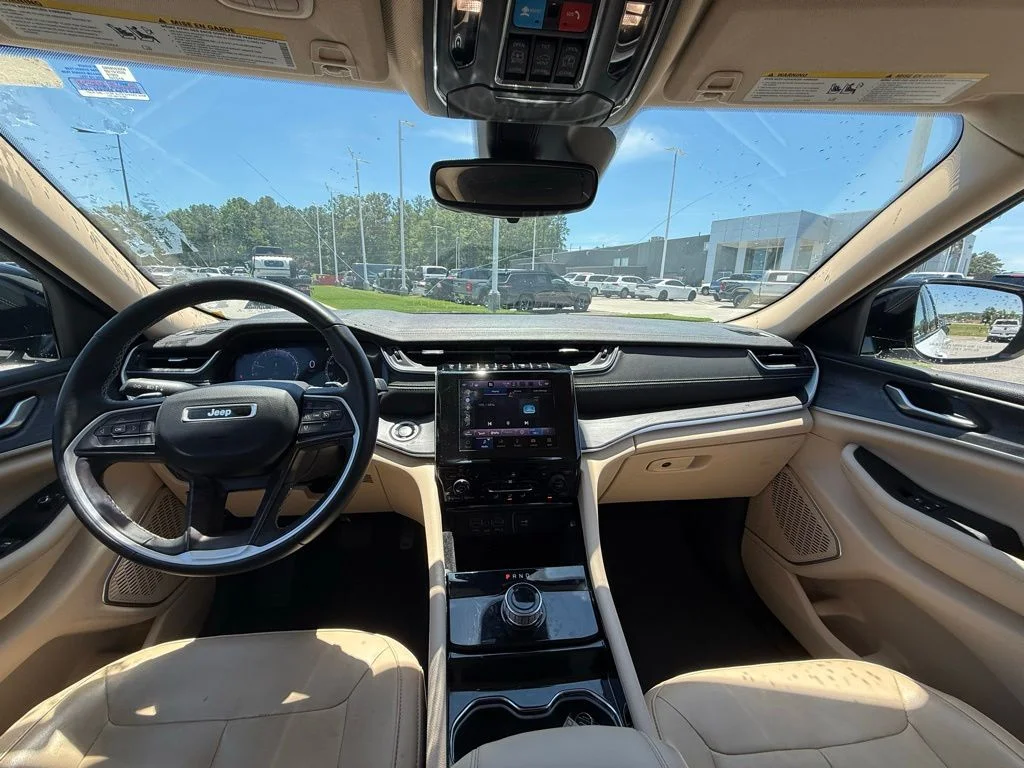 Used 2022 White Jeep Limited image 9