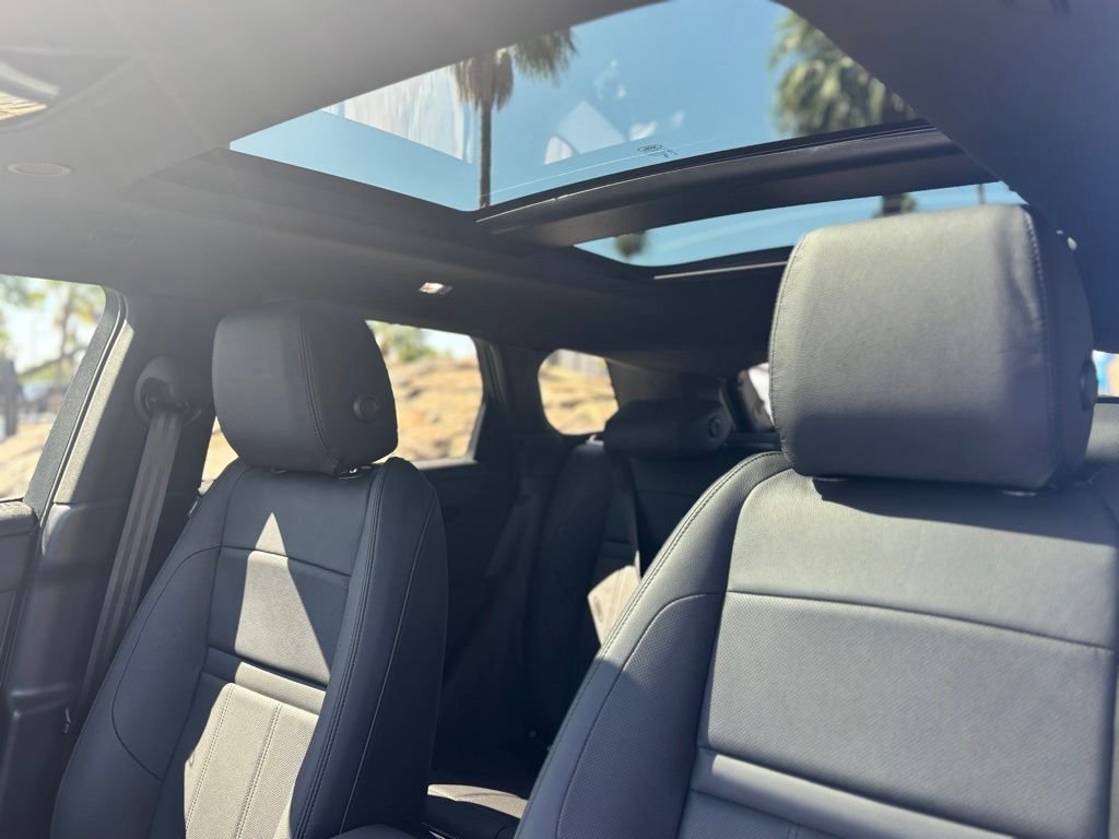 New 2026 Fuji White Land Rover Dynamic image 6