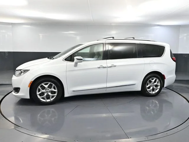 Used 2020 White Chrysler Limited image 10