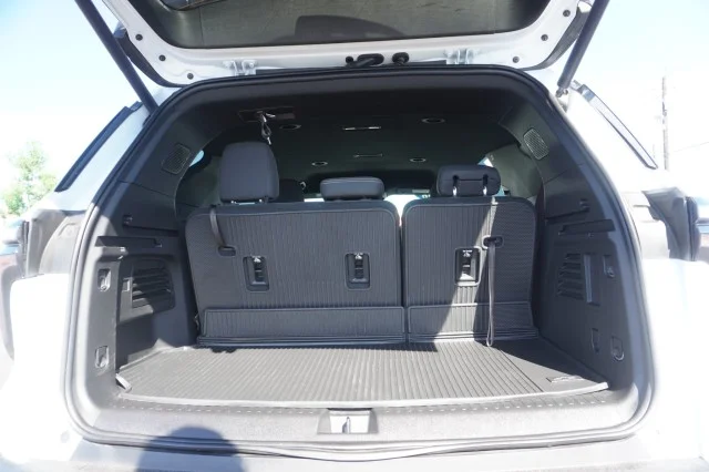 Used 2026 WHITE Chevrolet FWD LT image 9