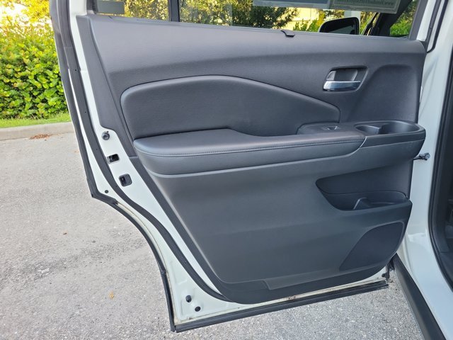 Used 2018 White Diamond Pearl Honda Touring image 12