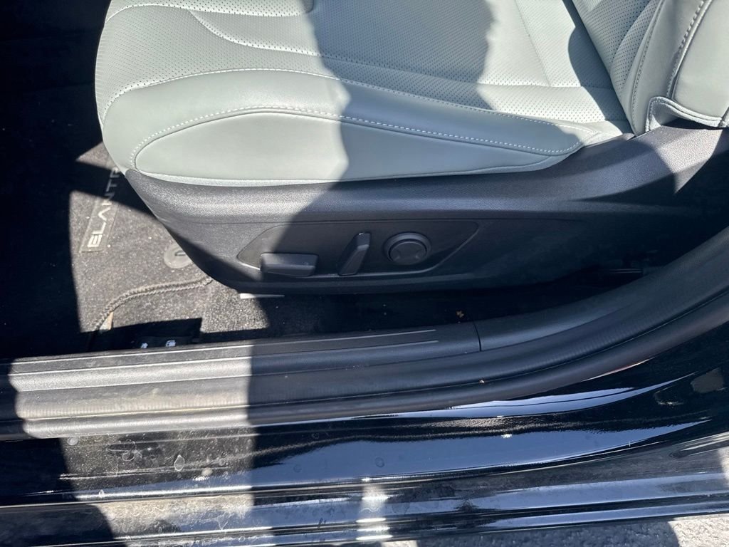 Certified Used 2025 Black Hyundai Limited image 5