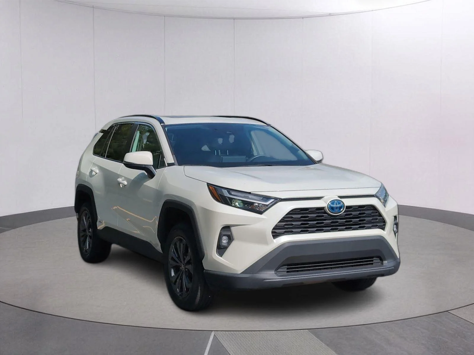 Used 2022 Blizzard Pearl Toyota Hybrid XLE Premium image 9