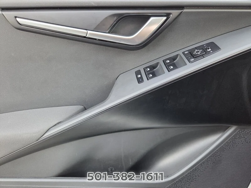 Used 2025 Snow White Pearl KIA LX FWD image 33