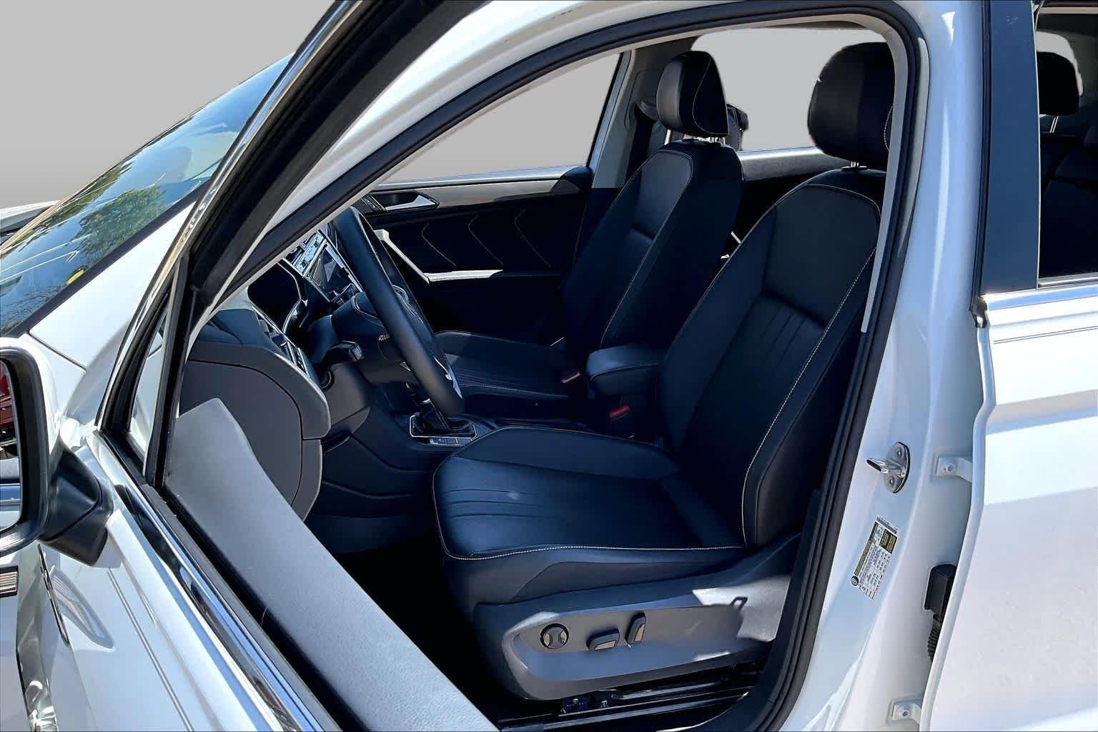 Used 2022 Pure White Volkswagen SE image 5