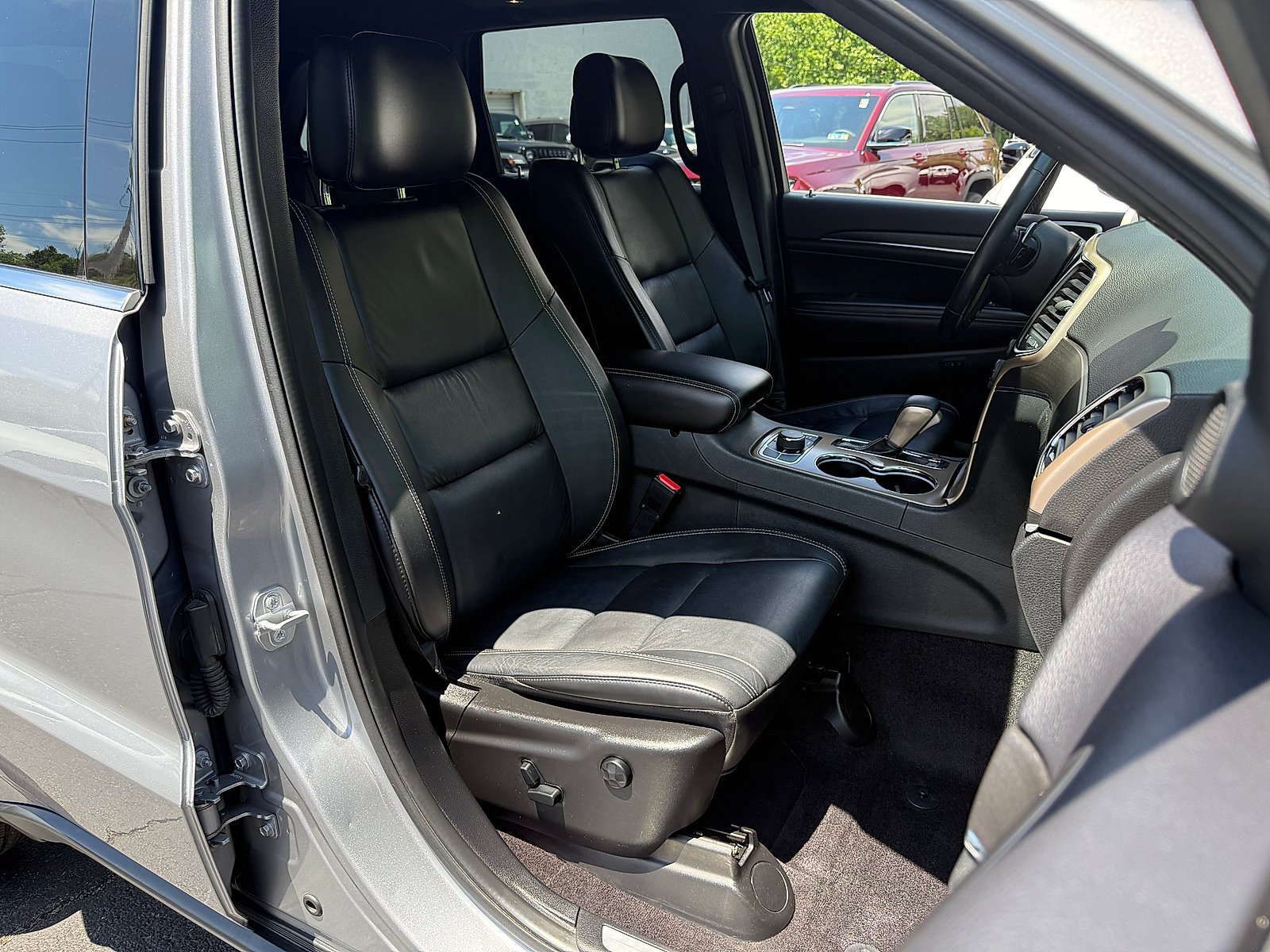 Used 2016 Billet Silver Metallic Clearcoat Jeep Limited image 17