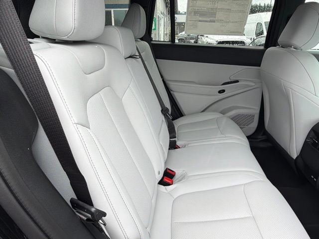 New 2026 Diamond Black Crystal Pearl-Coat Exterior Paint Jeep Limited image 13