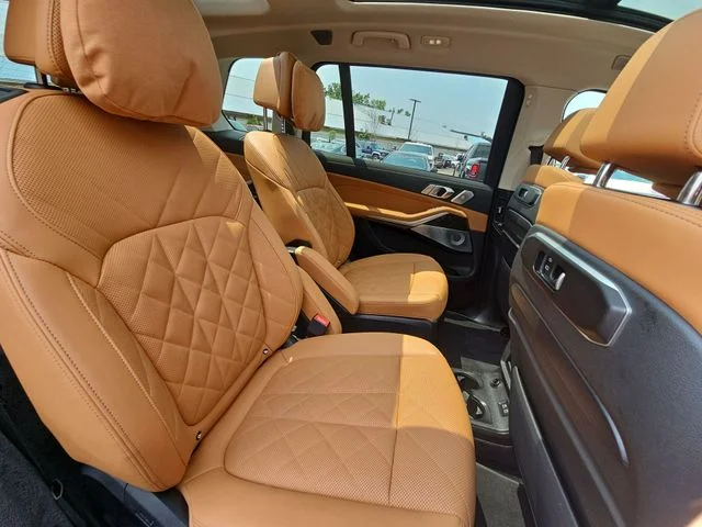 Used 2025 Red BMW xDrive40i image 30