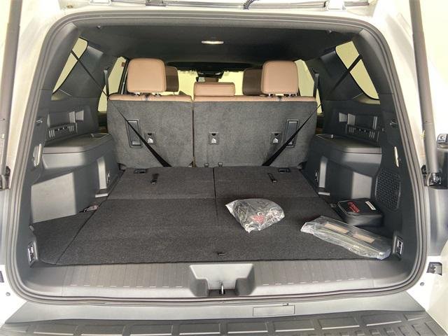 Certified Used 2025 WIND CHILL PEARL Toyota  image 33