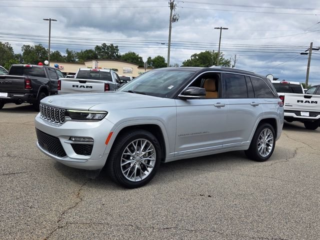 Used 2023 Silver Jeep Summit image 3