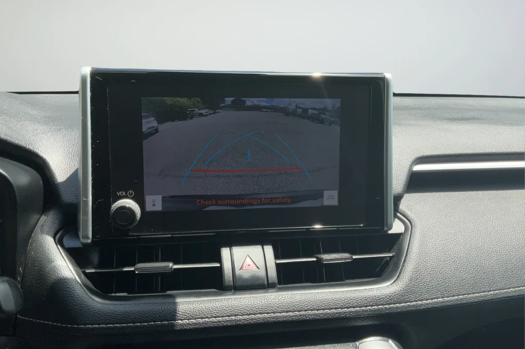 2023 Toyota RAV4 XLE - Photo 16