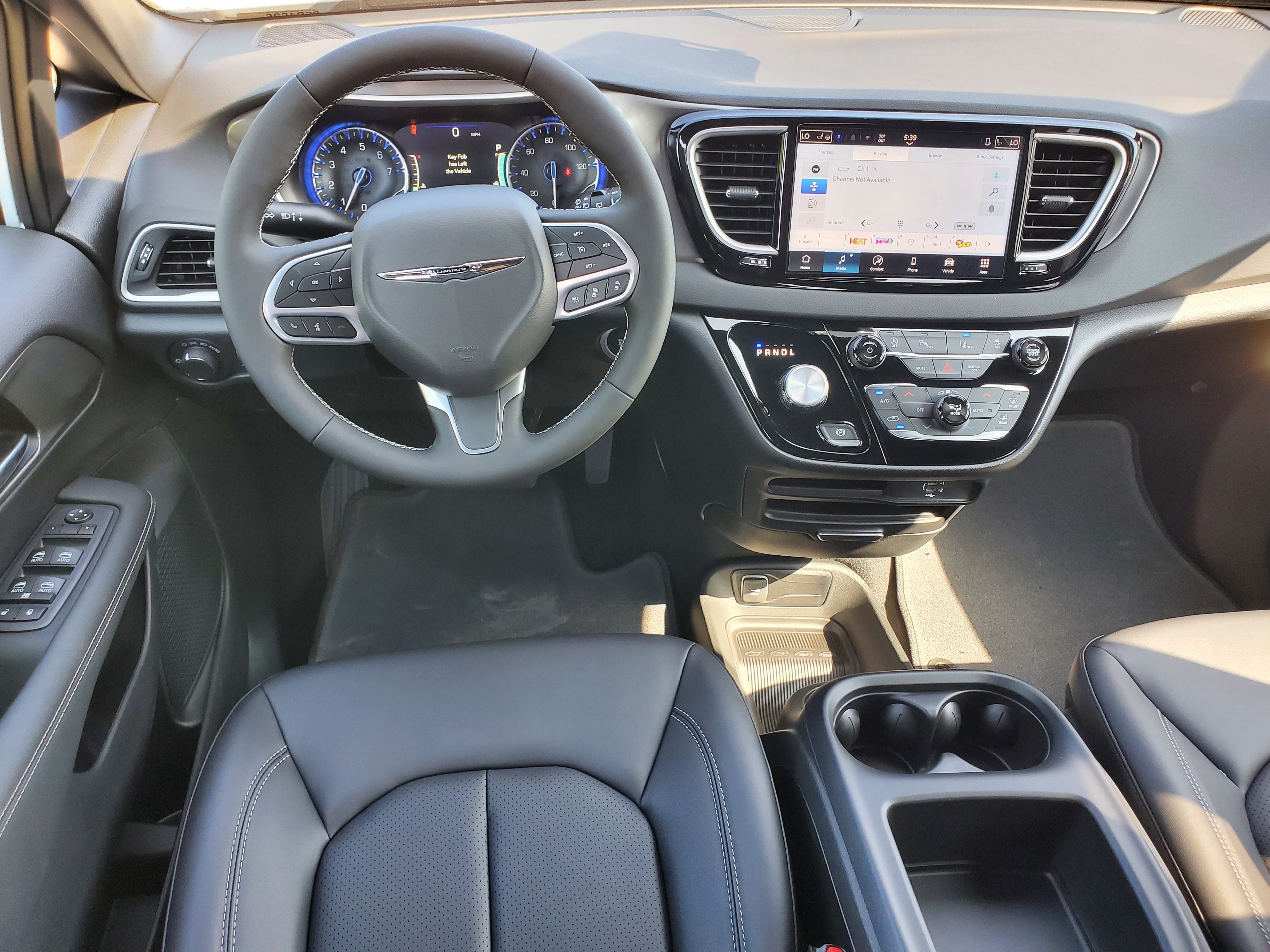 2026 Chrysler Voyager LX - Photo 16