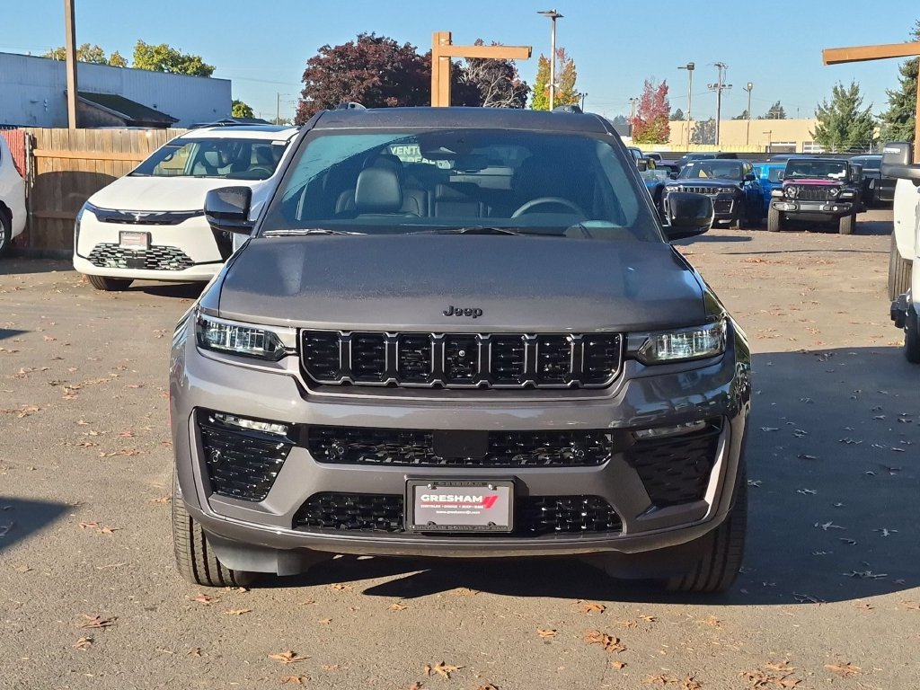 New 2026 Baltic Gray Metallic Clear-Coat Exterior Paint Jeep Limited Reserve image 2