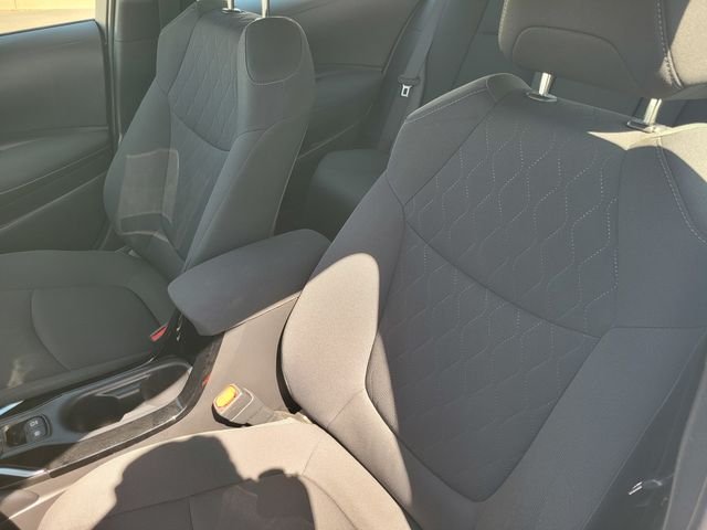 Used 2022 White Toyota LE image 13