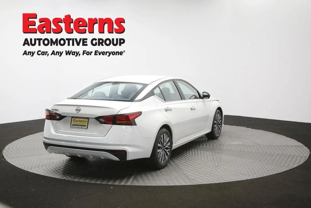 Used 2025 White Nissan 2.5 SV image 43