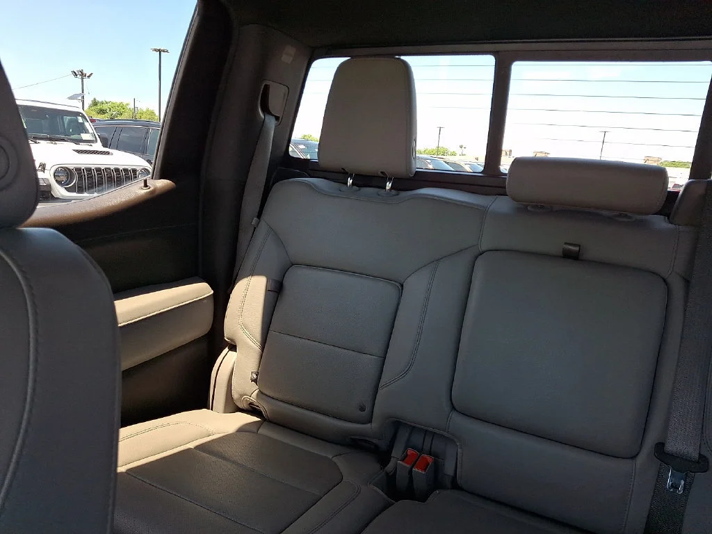 Used 2020 Carbon Black Metallic GMC SLT image 19