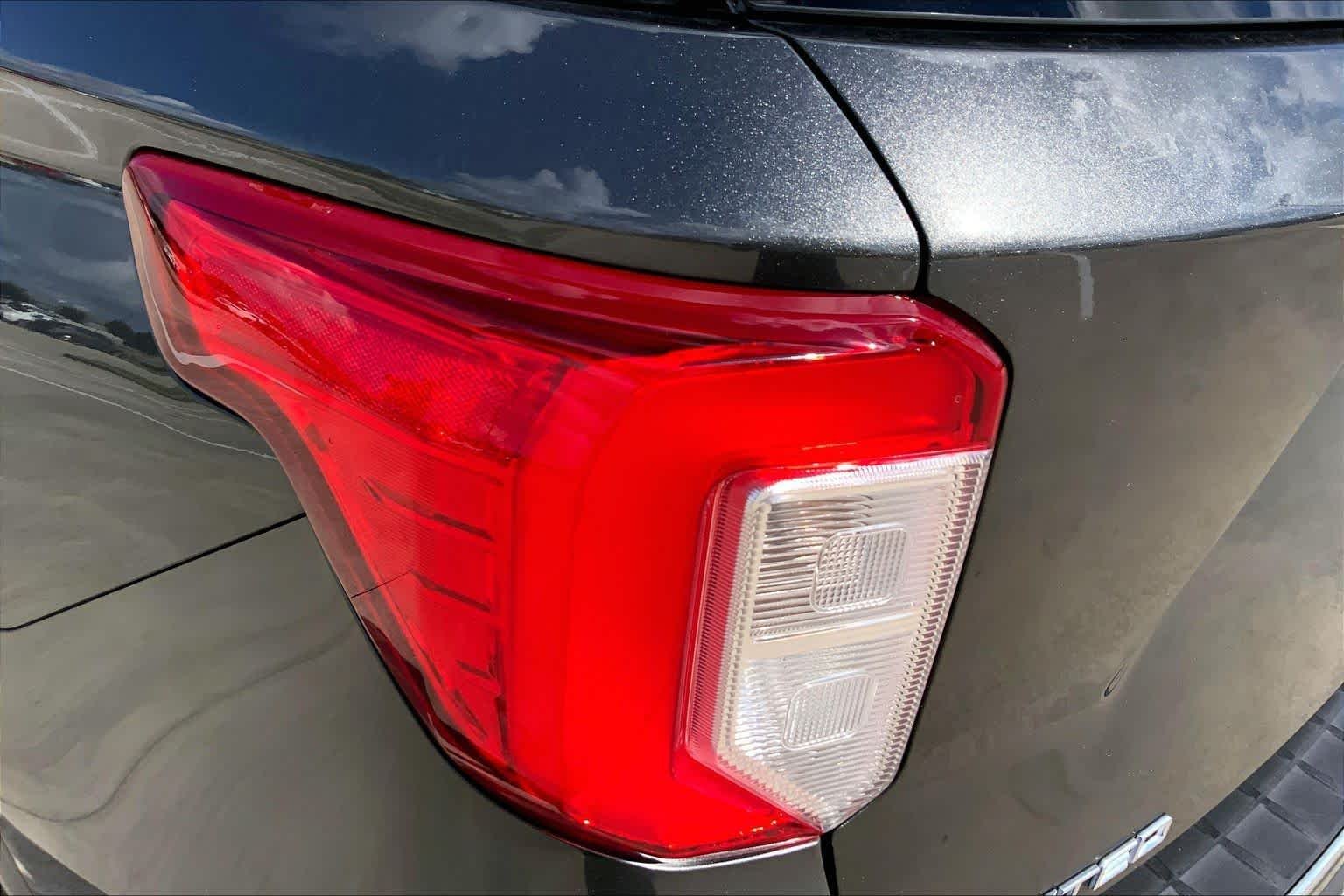 Used 2020 Magnetic Metallic Ford Limited image 27