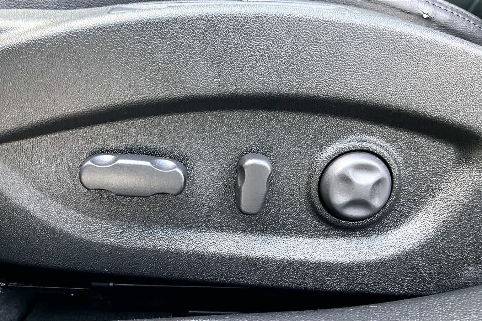 Used 2011 Quicksilver Metallic Buick CXL image 28