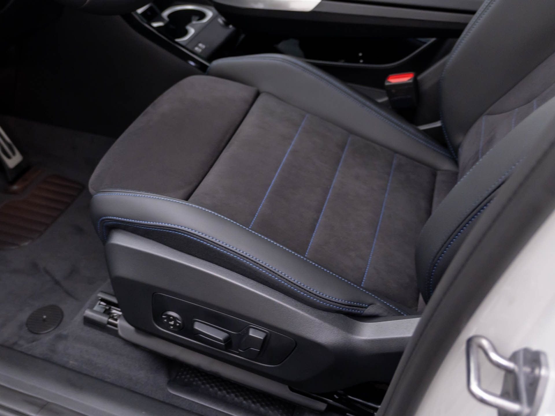 New 2026 Alpine White BMW xDrive28i image 16