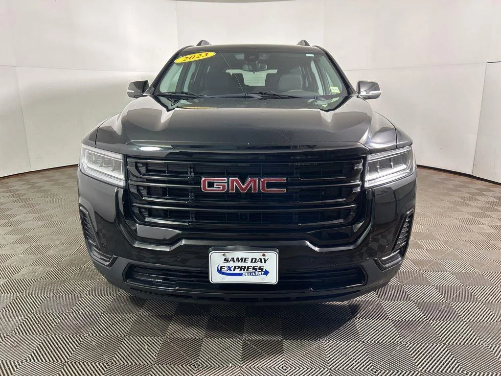 Used 2023 Ebony Twilight Metallic GMC SLE image 13