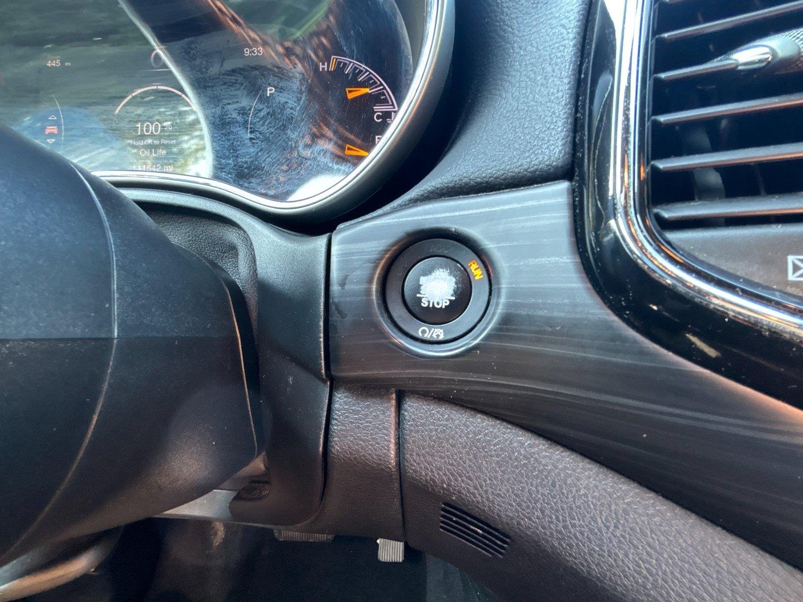 Used 2020 Granite Crystal Metallic Clearcoat Jeep Altitude image 23