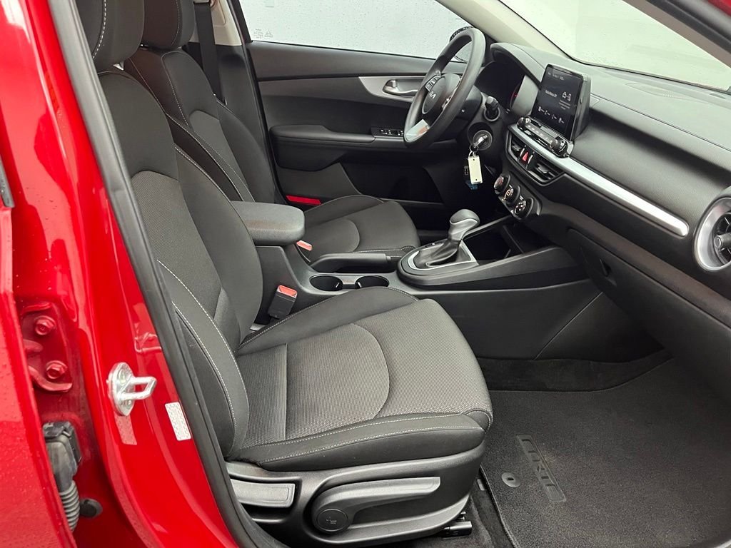 Used 2023 Currant Red Kia LXS image 38