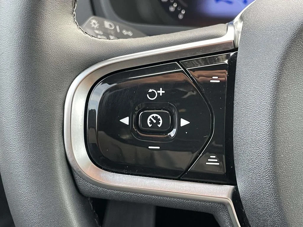 Certified Used 2024 Vapour Grey Metallic Volvo Ultimate Bright Theme image 10