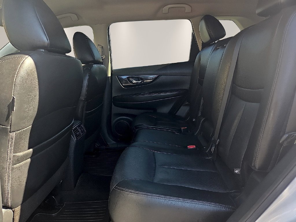 Used 2019 Silver Nissan SL image 11
