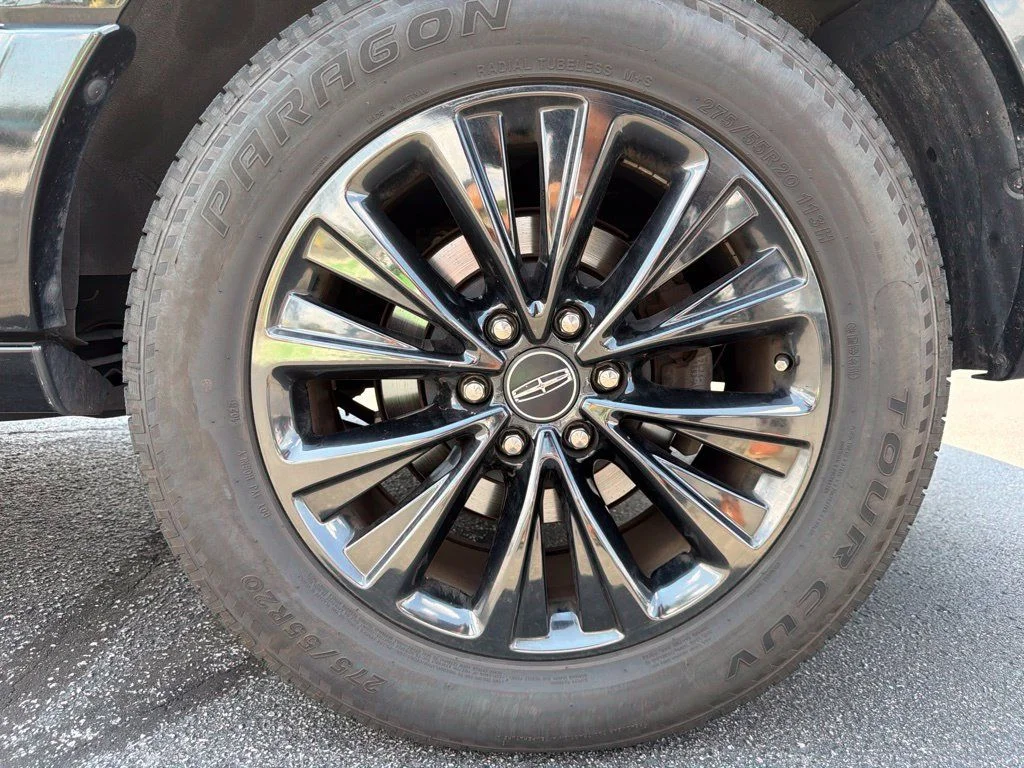 Used 2015 Tuxedo Black Metallic Lincoln Base image 6