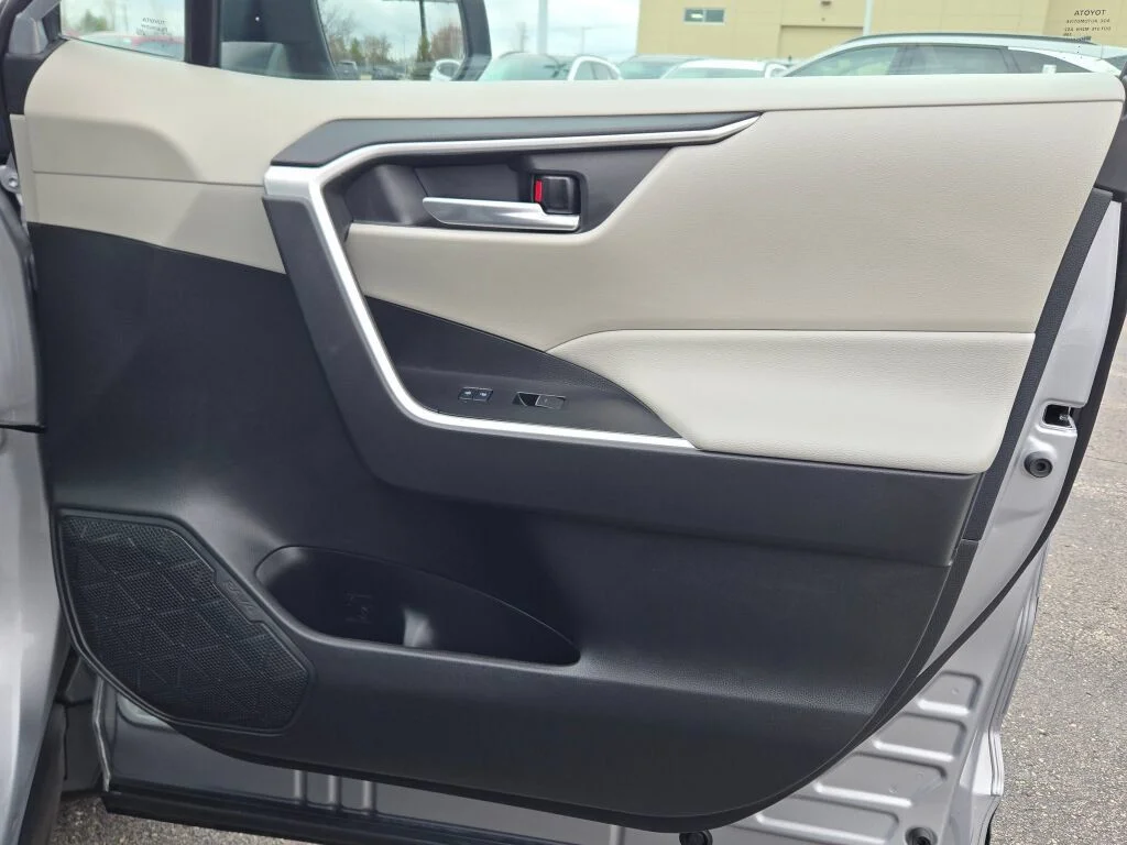 Used 2023 Silver Toyota XLE image 8