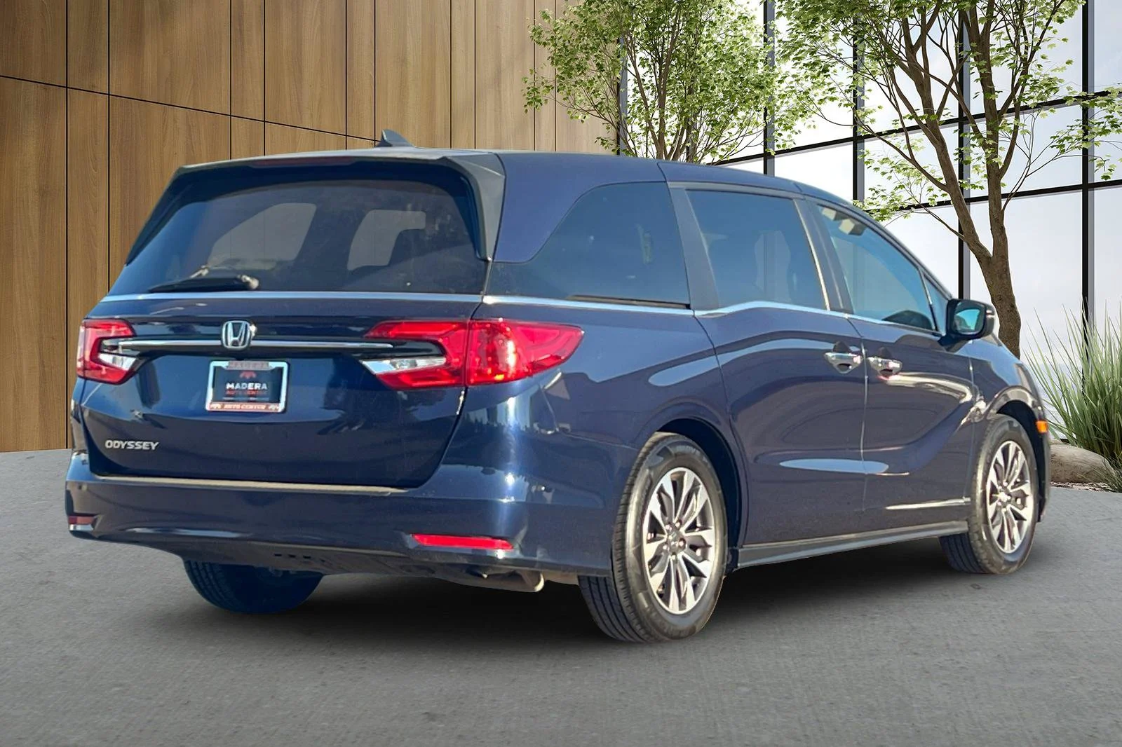 Used 2024 Blue Honda EX-L image 4