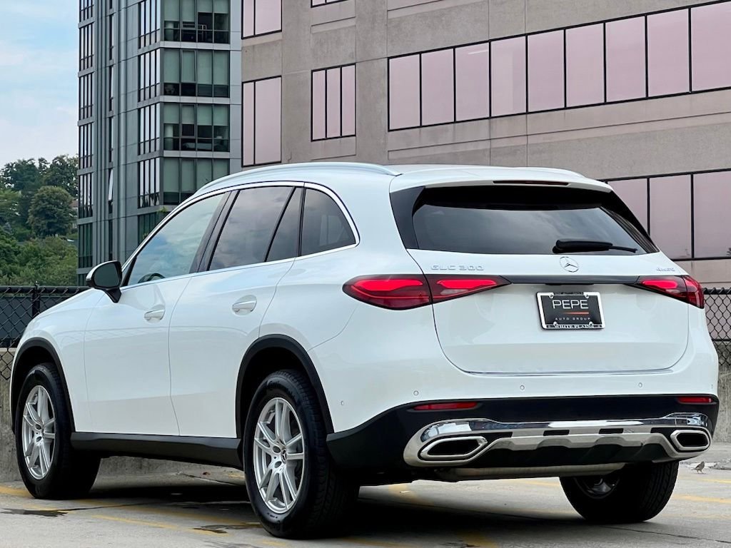 Certified Used 2023  Mercedes-Benz GLC 300 image 5