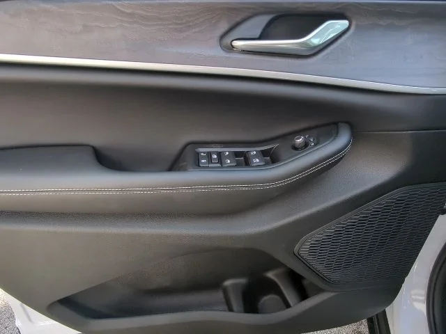 New 2026 White Jeep Altitude image 12