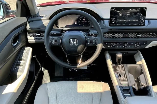 2025 Honda Accord SE - Photo 18