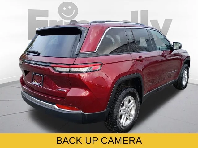 Used 2023 Red Jeep Laredo image 5