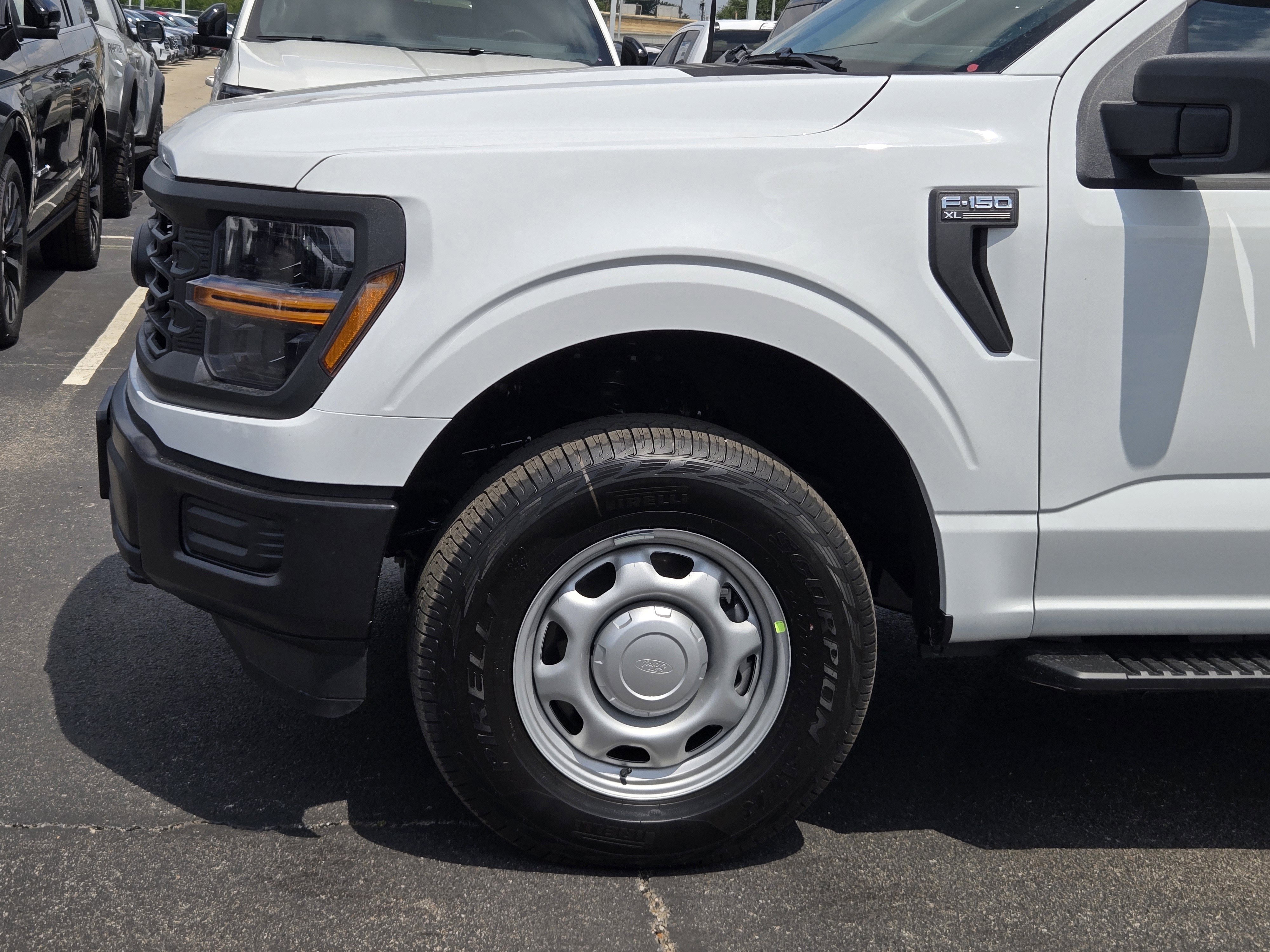 New 2026 Oxford White Ford XL image 6