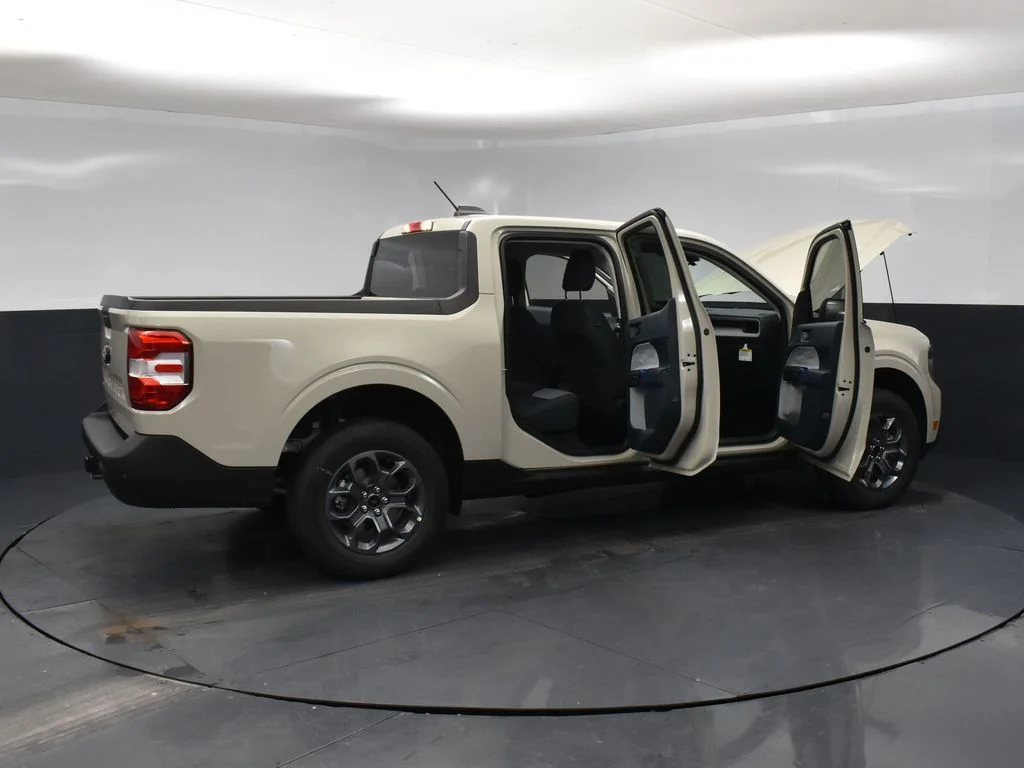New 2025 Beige Ford XLT image 40