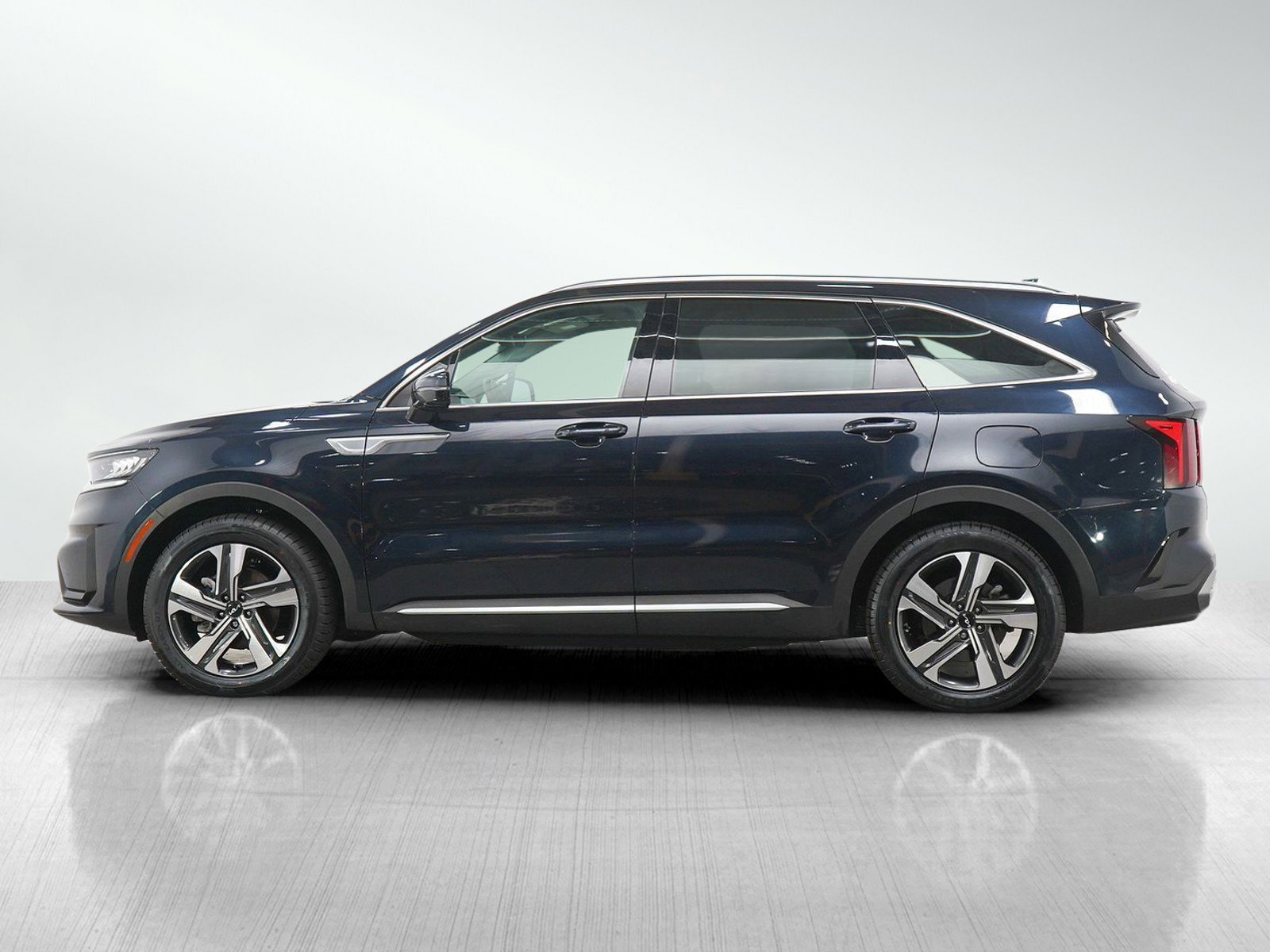 Used 2023 Kia Sorento EX Hybrid with VIN KNDRHDLG5P5166978 for sale in South Saint Paul, Minnesota